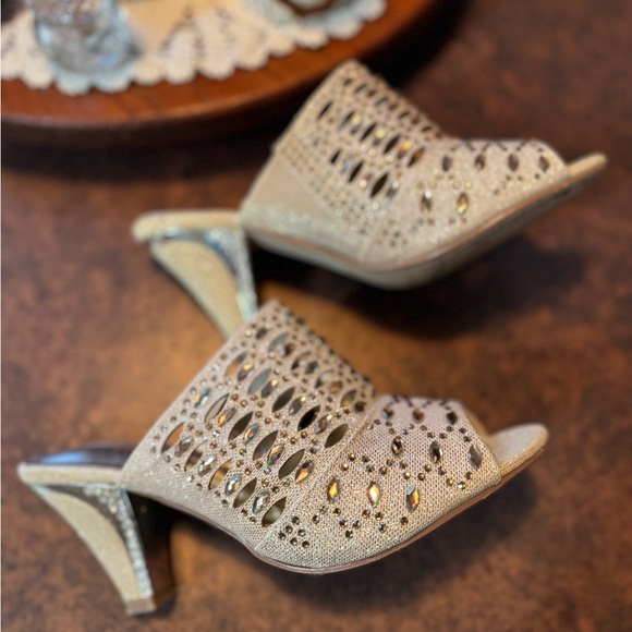 Valenti Franco Glittering Gold Heels Size 7 - Picture 3 of 10